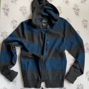 Field Scout sweater size large